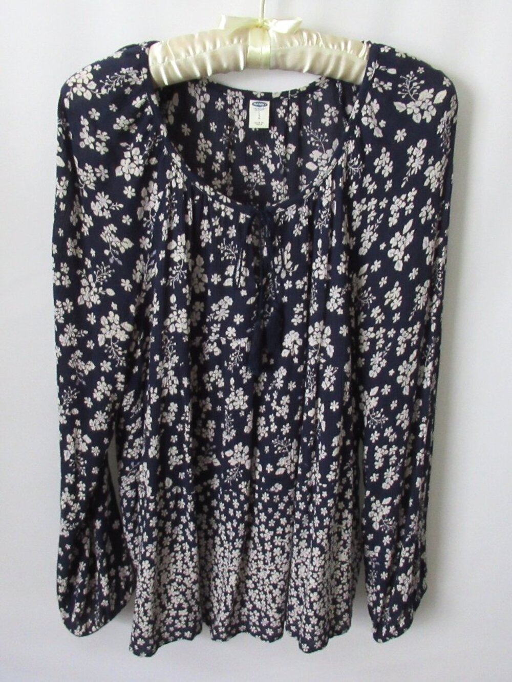 Old Navy navy blue white floral long sleeve scoop/tie neck top *Sz L*